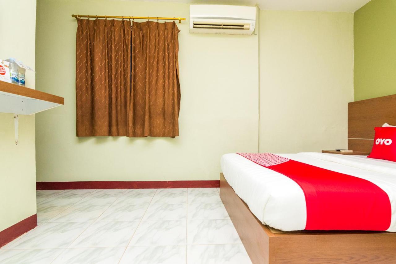 Vaccinated Staff - Oyo 1703 Terang Bintang Hotel Batam Kültér fotó