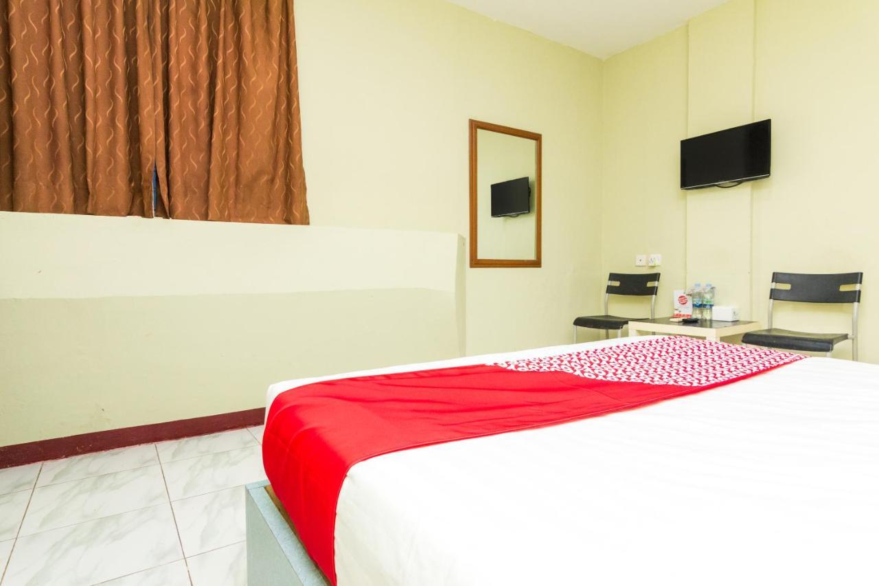 Vaccinated Staff - Oyo 1703 Terang Bintang Hotel Batam Kültér fotó