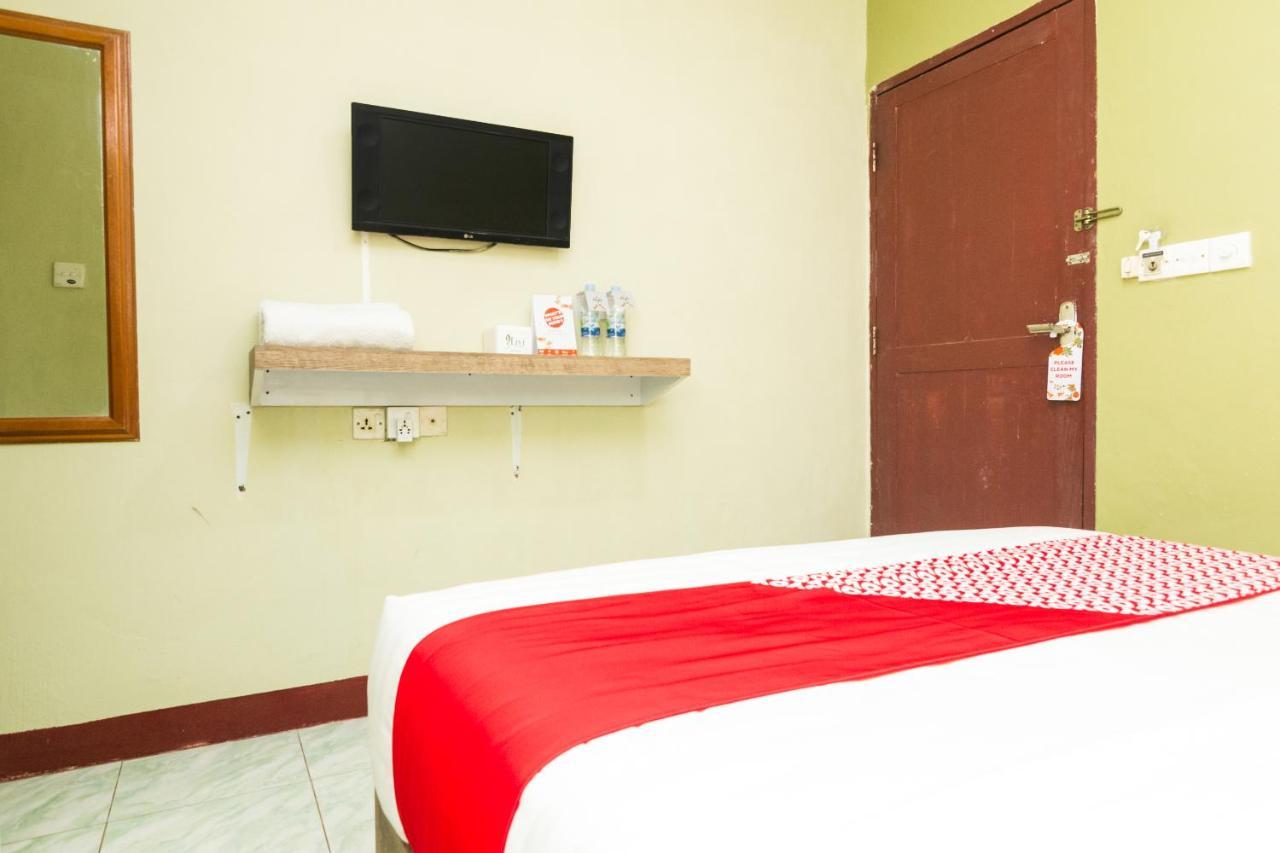 Vaccinated Staff - Oyo 1703 Terang Bintang Hotel Batam Kültér fotó