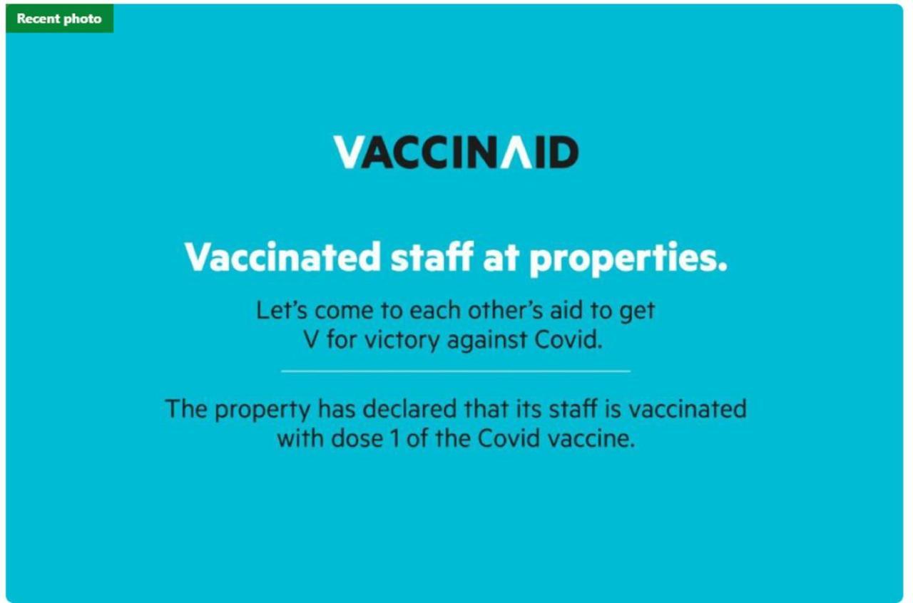 Vaccinated Staff - Oyo 1703 Terang Bintang Hotel Batam Kültér fotó